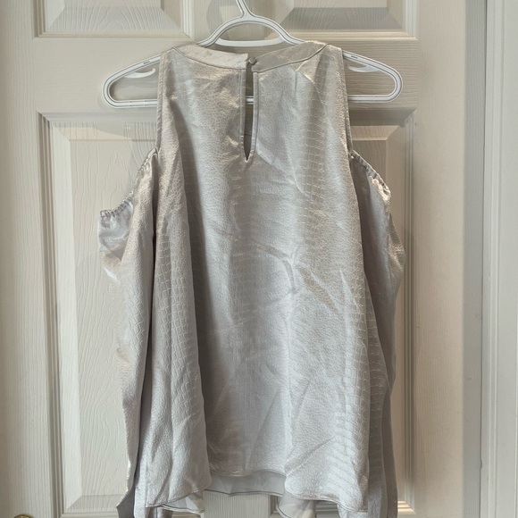 Woman’s cold shouldered silver/gray blouse - Picture 6 of 6